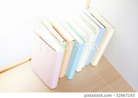 書放在窗邊 書放在窗邊 32667193