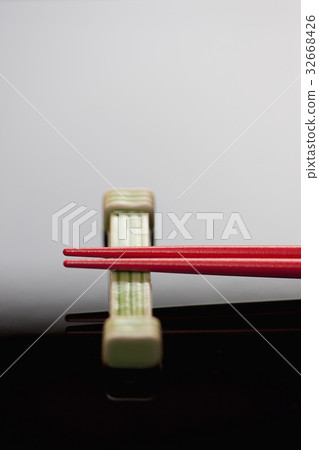 筷子和筷子休息 32668426