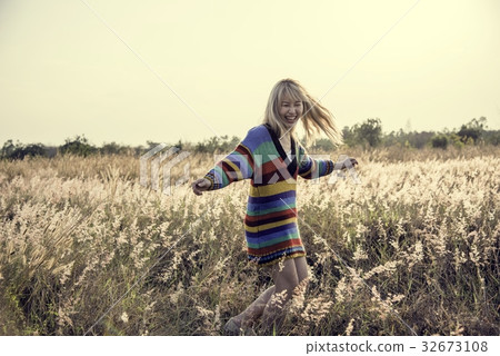 Blonde Women Leisure in Maedow 32673108