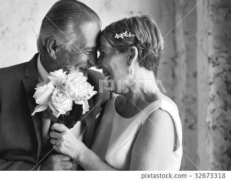 Senior Couple with White Roses Flower Bouqet 32673318