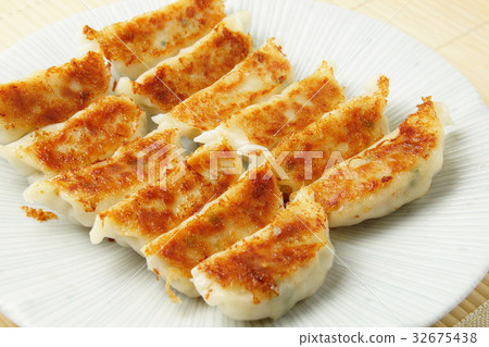 Gyoza  32675438