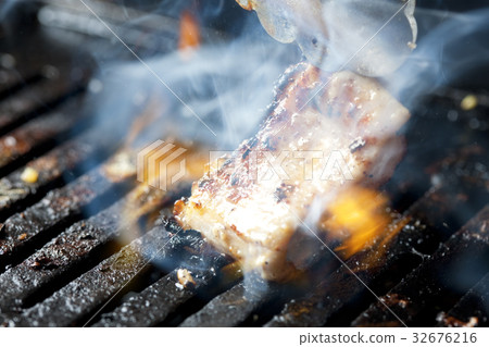 Simplified butterfly 32676216