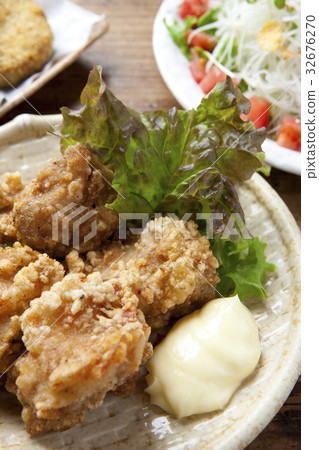 Deep fried chicken and radish salad Deep fried chicken and radish salad 32676270