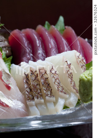 Sashimi platter 32676324