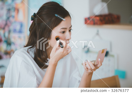 化妝 人 人物 32676377
