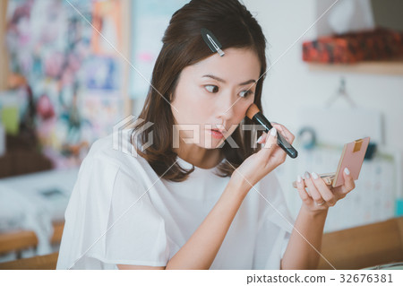 主婦 家庭主婦 化妝品 32676381