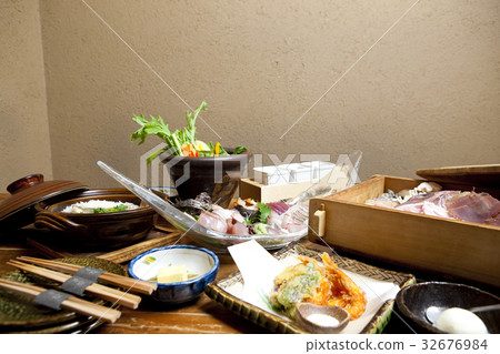 Japanese course meal 32676984