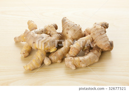 Curcuma 32677321