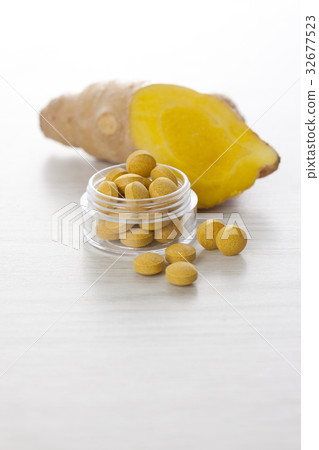 Curcuma 32677523
