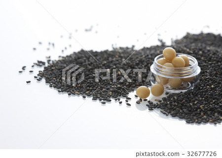Black sesame seeds 32677726