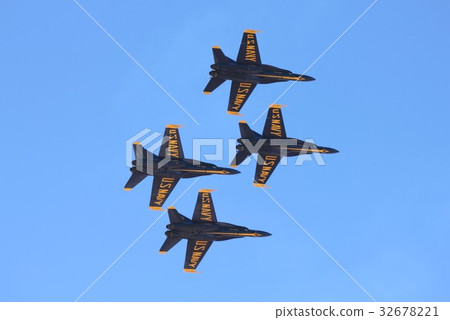 图库照片: 蓝色天使 马蜂 波音