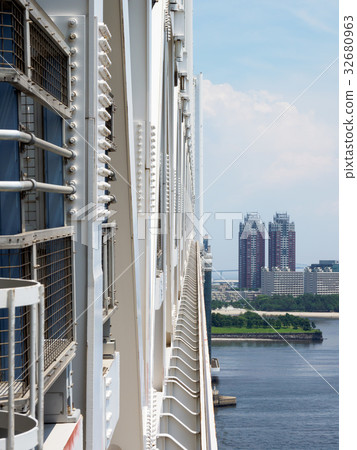 Rainbow Bridge  32680963