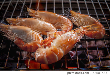 shrimp ,prawns grilled on barbecue fire stove shrimp ,prawns grilled on barbecue fire stove 32681584