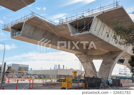 road under construction road under construction 32681782