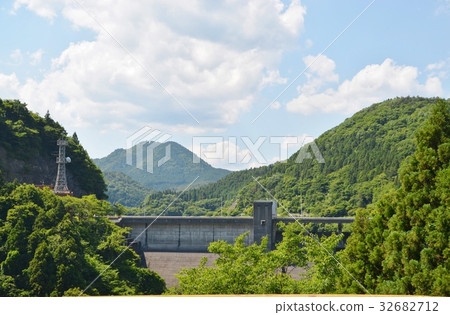 Lake Takase (Shunan City, Yamaguchi Prefecture) 32682712