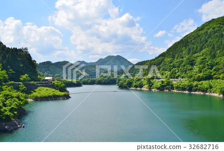 Lake Takase (Shunan City, Yamaguchi Prefecture) 32682716