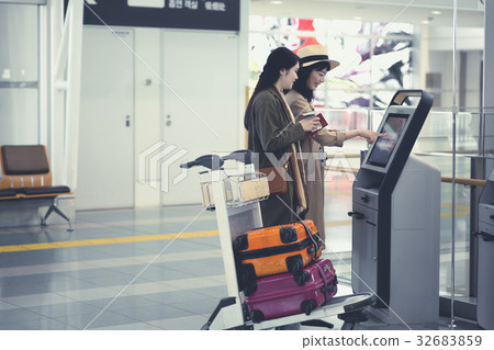 Airport check-in 32683859