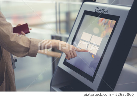 機場辦理登機手續 32683860
