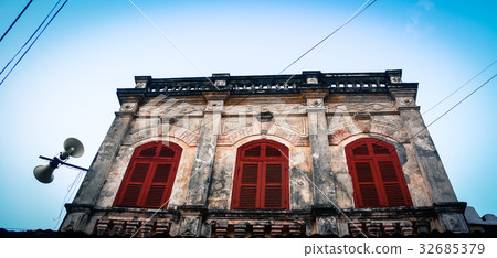 Old buildings in Hoi An ancient town, Vietnam 32685379