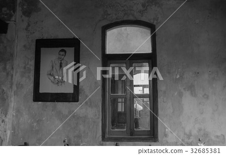Old buildings in Hoi An ancient town, Vietnam 32685381