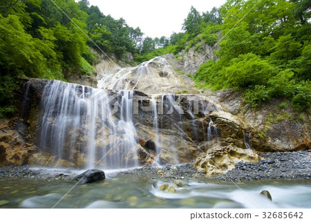 Ubagataki Falls 32685642