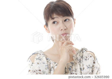 一個想想的女性形象 32685990