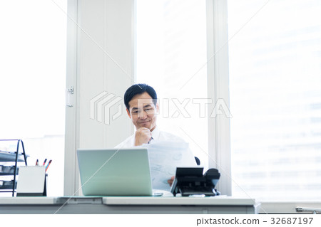 中間的商人 中間的商人 32687197