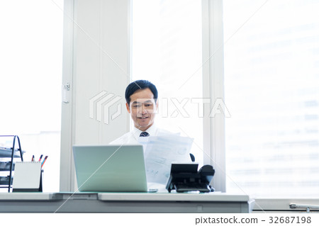 中間的商人 中間的商人 32687198