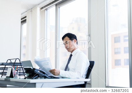Middle businessman Middle businessman 32687201