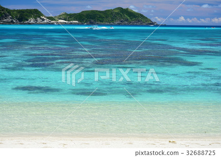 Awanami Beach on Tokashikijima Awanami Beach on Tokashikijima 32688725