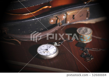 Old violin in a case 32688884