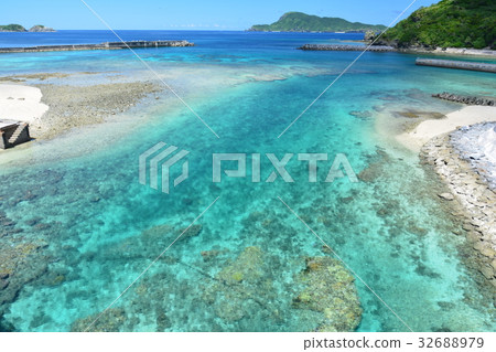 Sea of the Kejungmajima Island Sea of the Kejungmajima Island 32688979