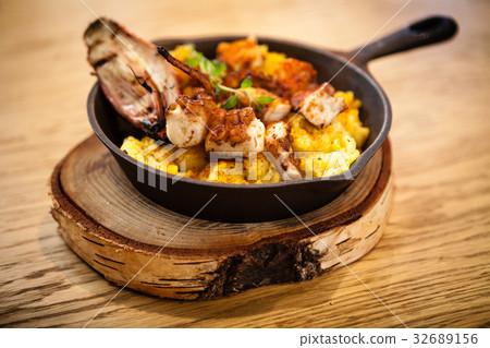 Pulpo a la gallega 32689156