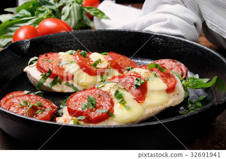 Chicken a la caprese 32691941