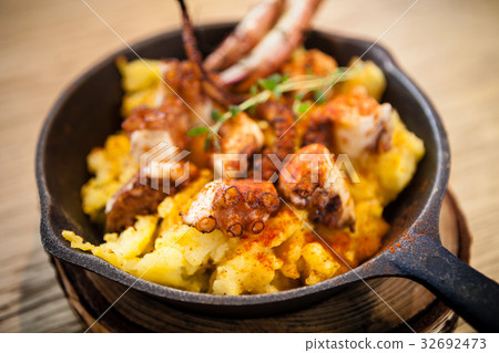 Pulpo a la gallega 32692473
