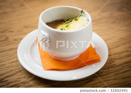 French onion soup 32692491