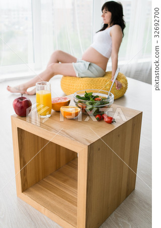 Healthy food of pregnant woman 32692700