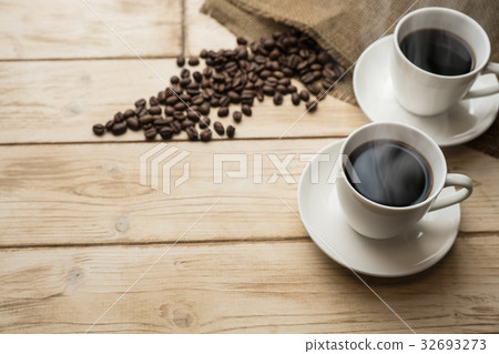 熱咖啡和咖啡豆 熱咖啡和咖啡豆 32693273