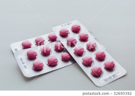 Packings of pills and capsules of medicines Packings of pills and capsules of medicines 32693392