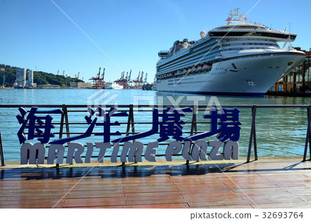 Taiwan Keelung Harbor Keelung Port Tourist Terminal Harbor Boat Departure Cruise Passenger Cruise Cruise North Taiwan Gangdu Terminal Port Area 32693764