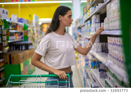 woman shopping in a grocery store supermarket 32693773