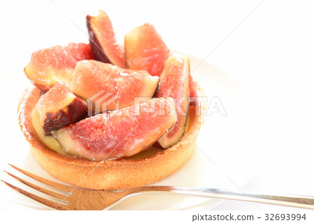 Delicious fig tart 32693994