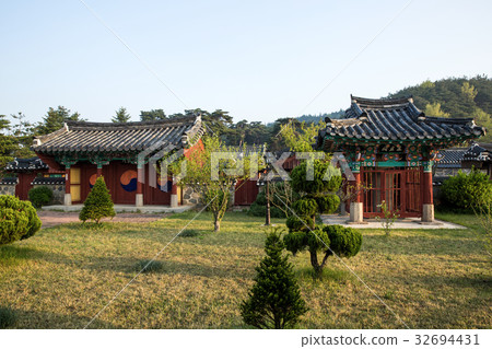 Sungshin, Gyeongju, Gyeongbuk, Korea 32694431