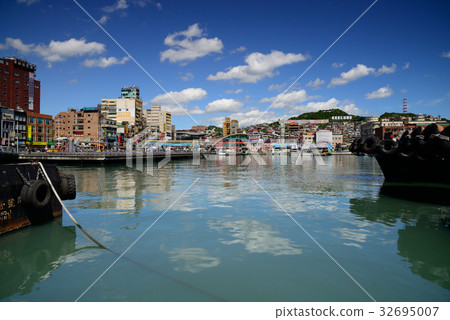 Taiwan Keelung Port Keelung Port Tourist Terminal Harbour Boat Cloud Sea Keelung City North Taiwan Gangdu Terminal Port Area Blue Sky 32695007