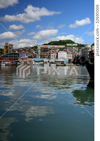 台灣 基隆港 基隆 港口 旅遊 碼頭 港灣 船 雲彩 海 基隆市 北台灣 港都 碼頭 港區 藍天 32695008
