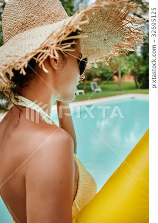 Summer woman Summer woman 32695125