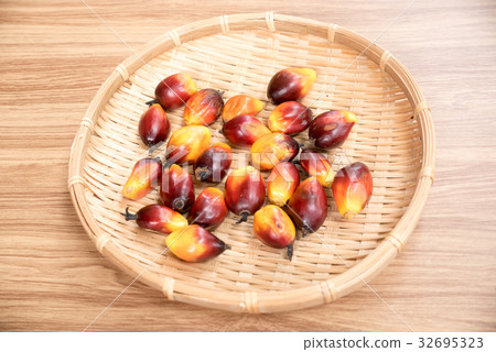 Close up of fresh oil palm fruits 32695323