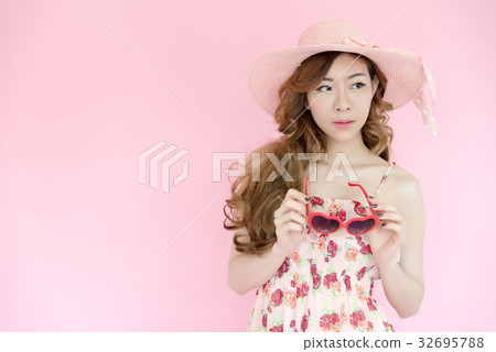 Fashion summer set,Beautiful asian woman with hat 32695788