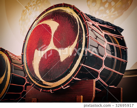 Taiko drums o-kedo on scene background.  32695917