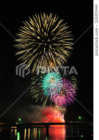 Fireworks of the Kawauchi River Fireworks Festival 32695944